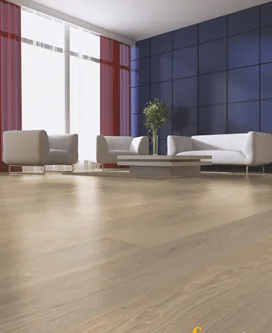 Verlegter Designboden in Holzoptik in einem Wohnraum
